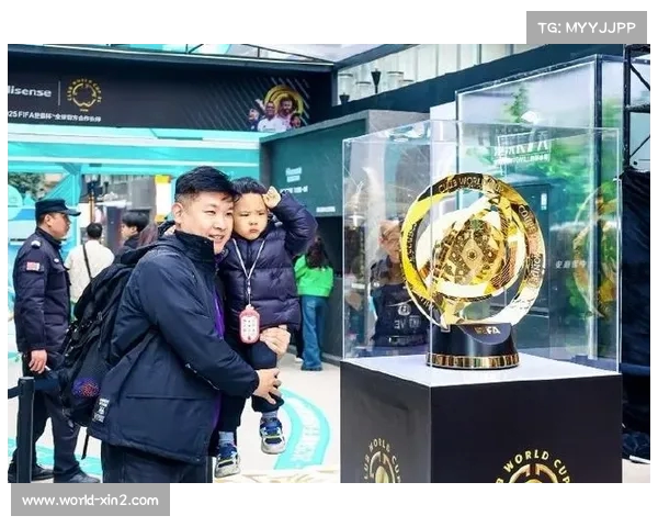 世俱杯奖杯首度亮相中国 重庆成为国际足坛焦点城市 世俱杯奖杯首度亮相中国 重庆成为国际足坛焦点城市
